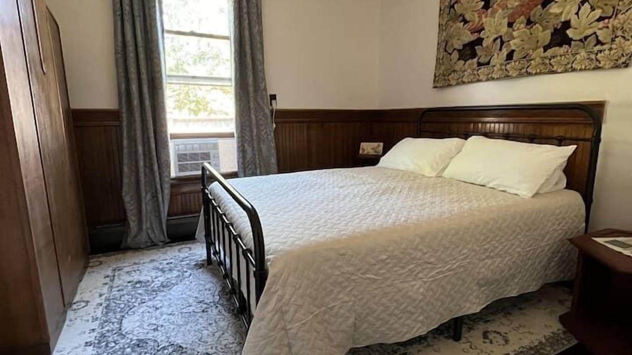Photo of Bedroom in Calumet