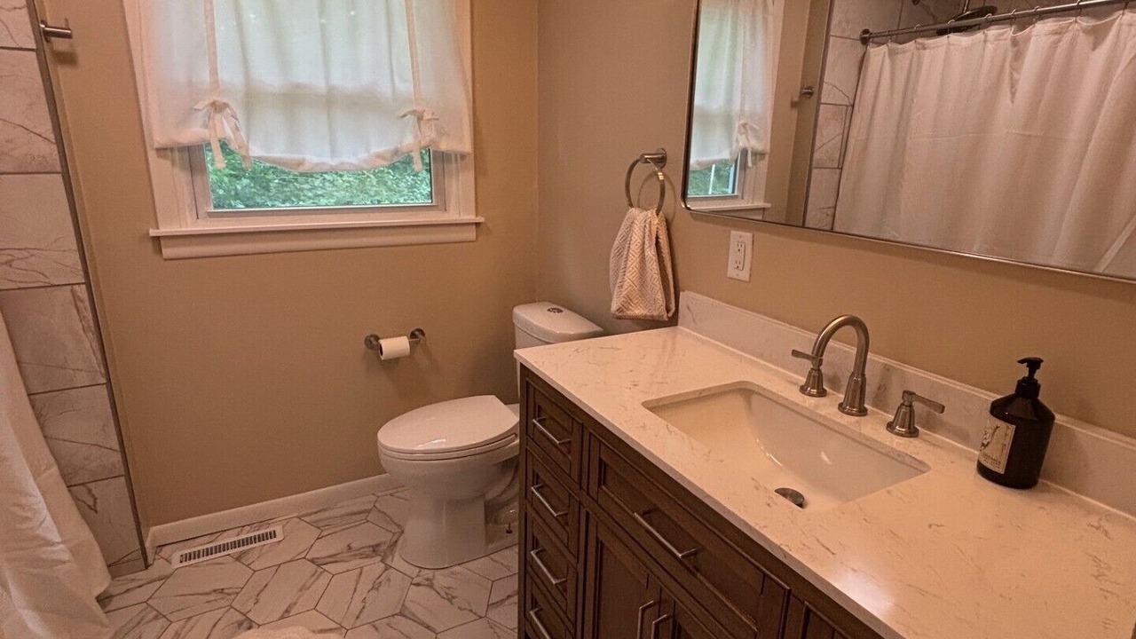 Photo of Bathroom in Town of Pines