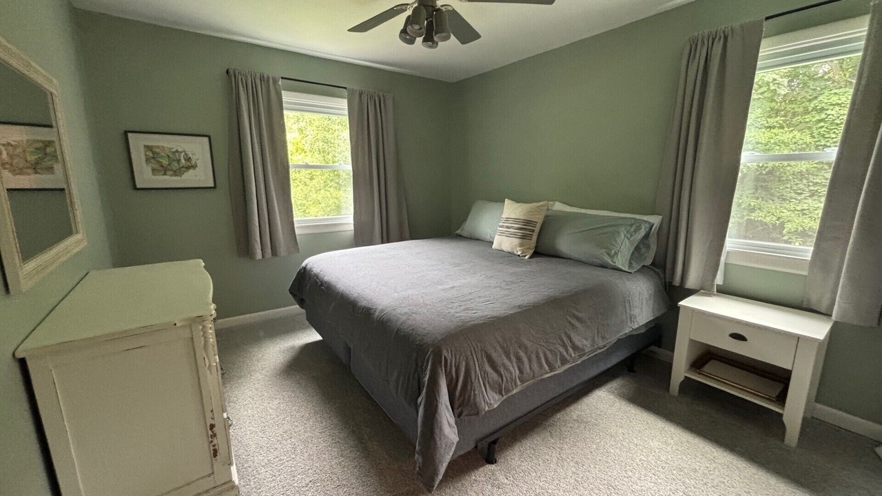 Photo of Bedroom in Town of Pines