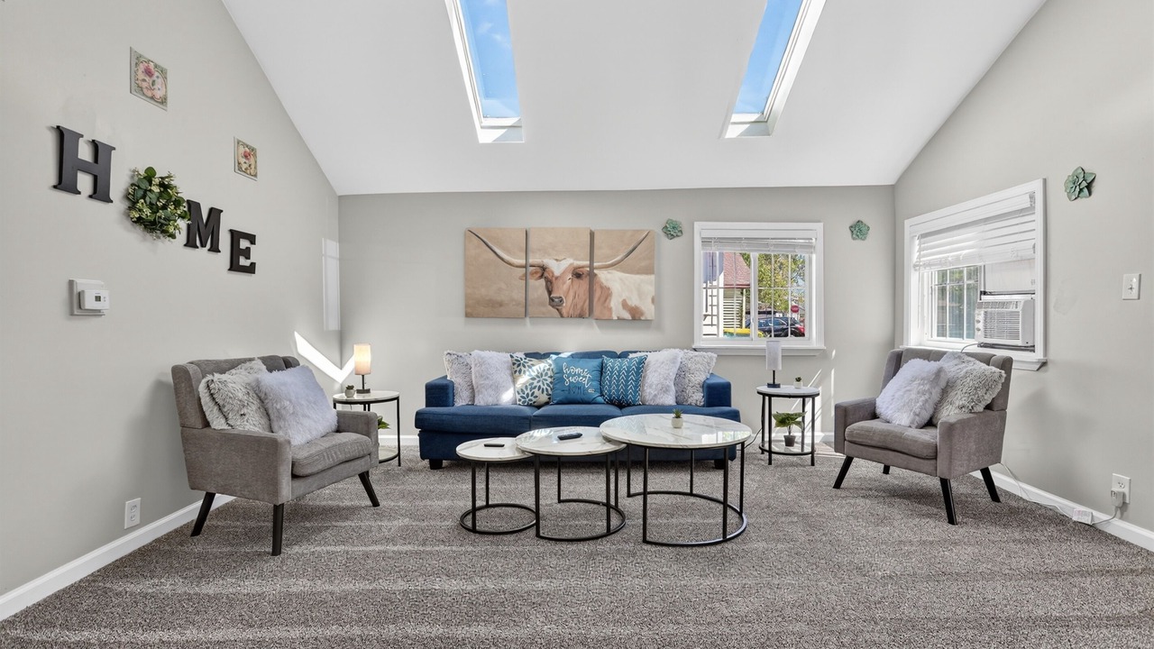Photo of Livingroom in Bay City