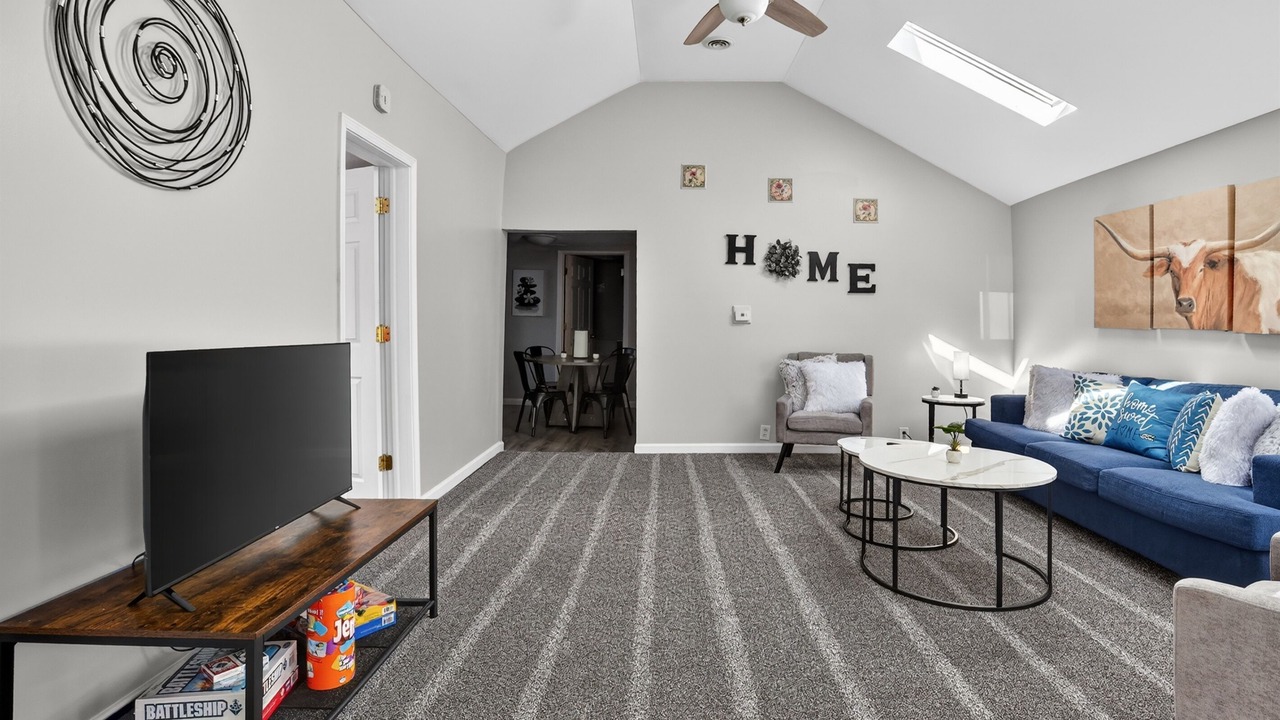 Photo of Livingroom in Bay City