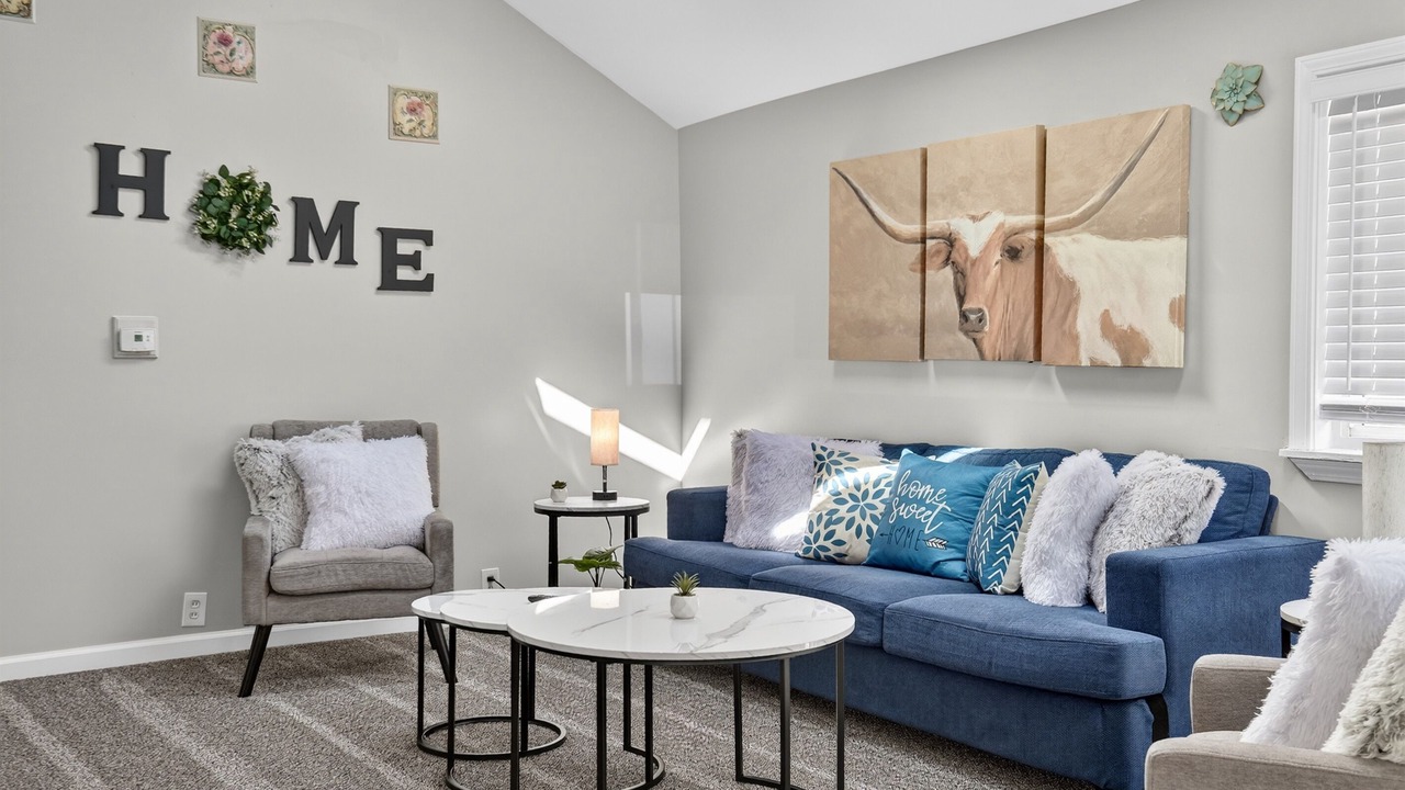 Photo of Livingroom in Bay City