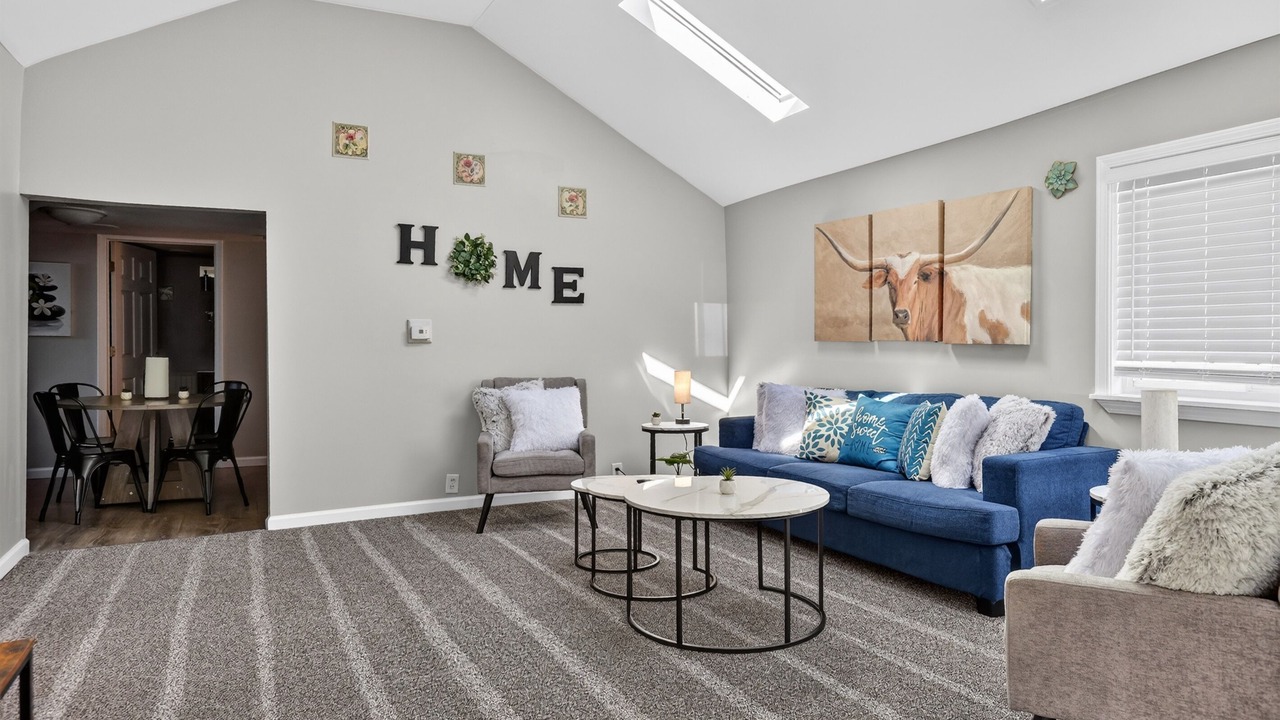 Photo of Livingroom in Bay City