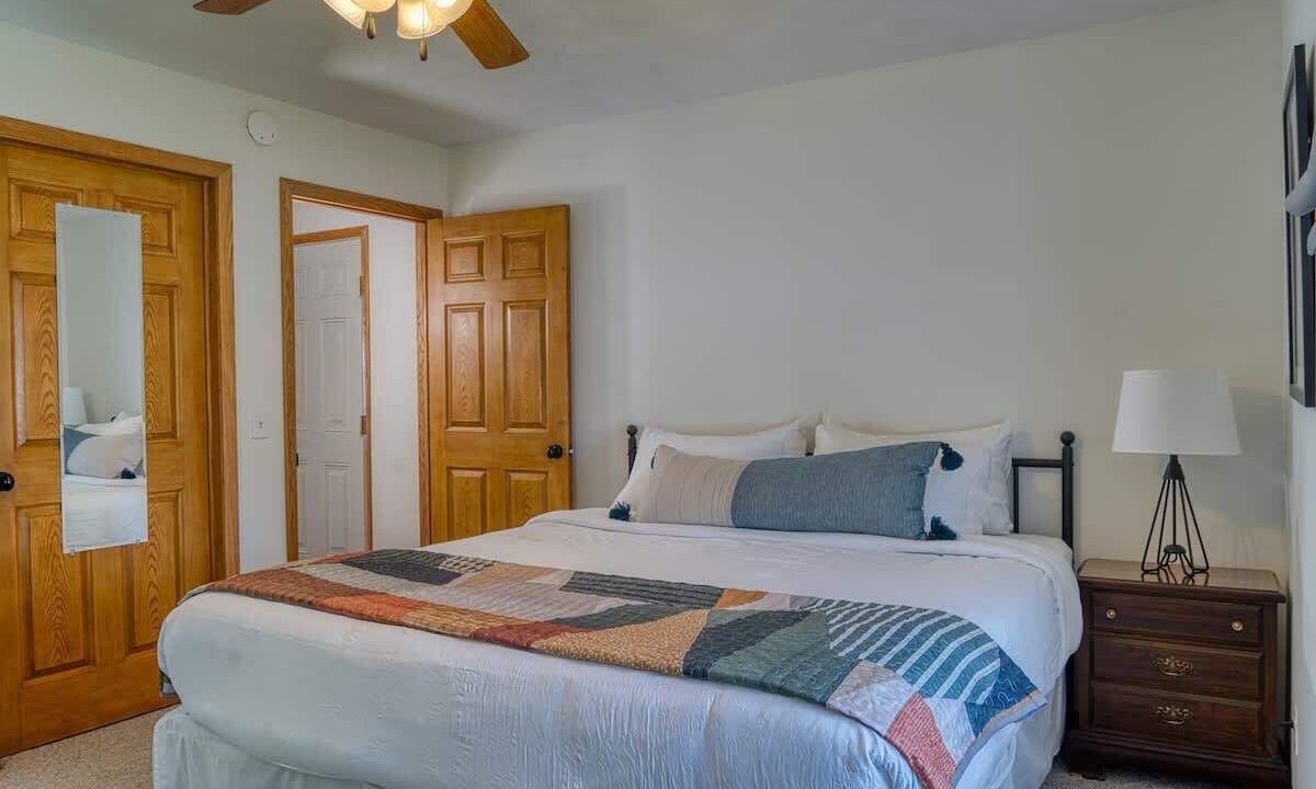 Photo of Bedroom in Coral