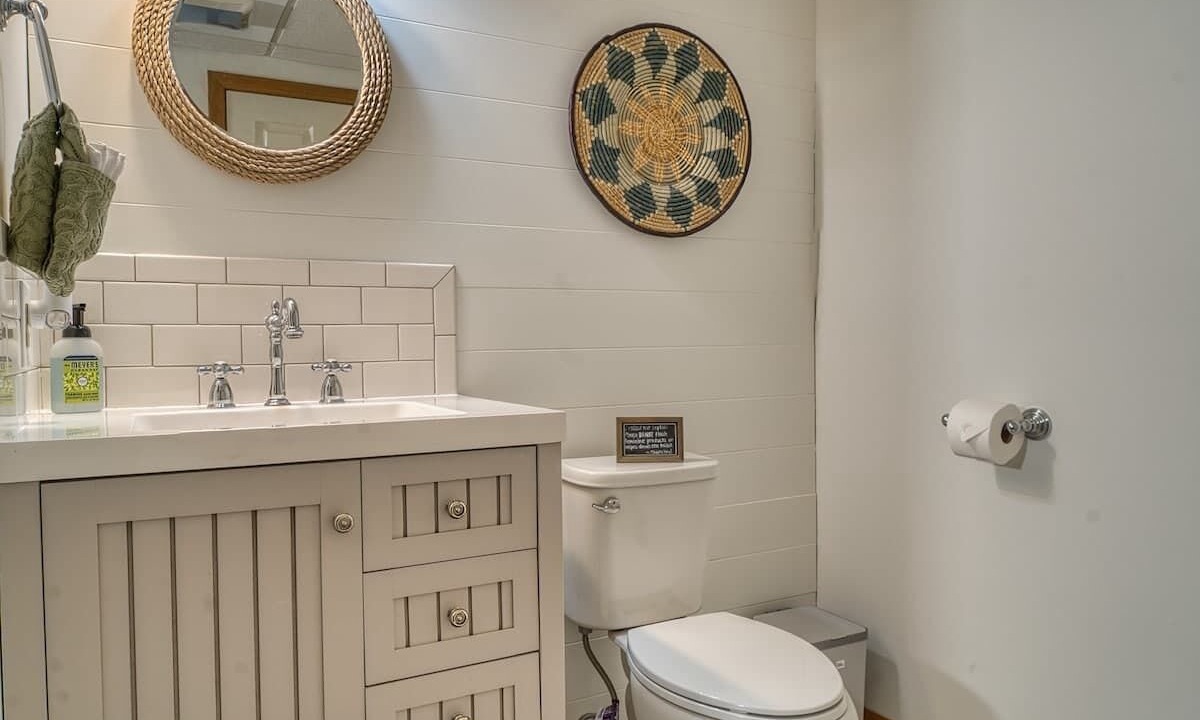 Photo of Bathroom in Coral