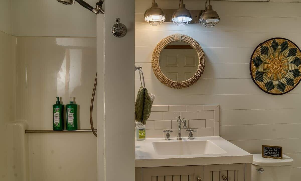 Photo of Bathroom in Coral