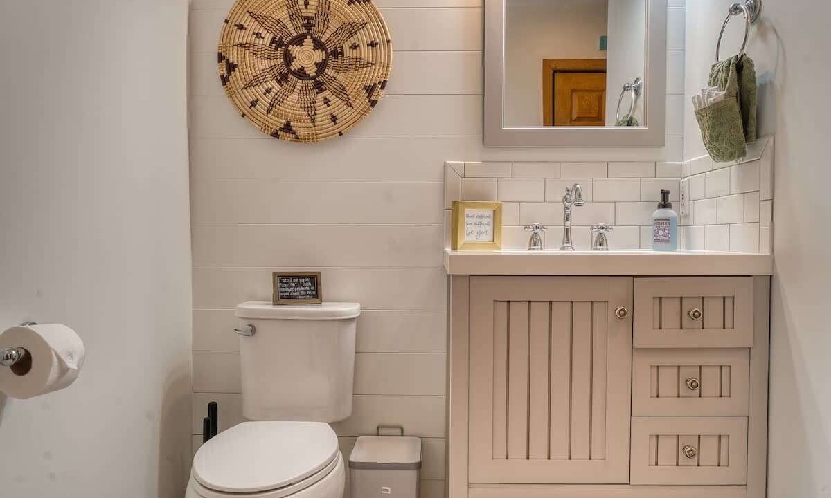 Photo of Bathroom in Coral