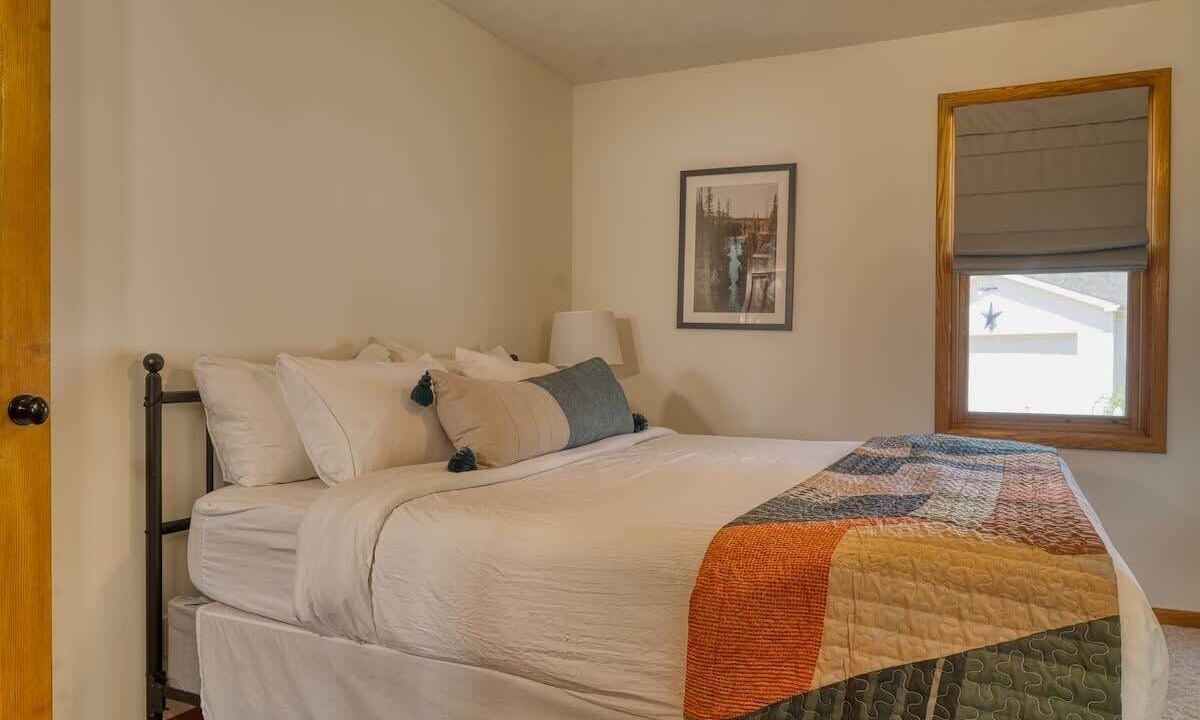 Photo of Bedroom in Coral