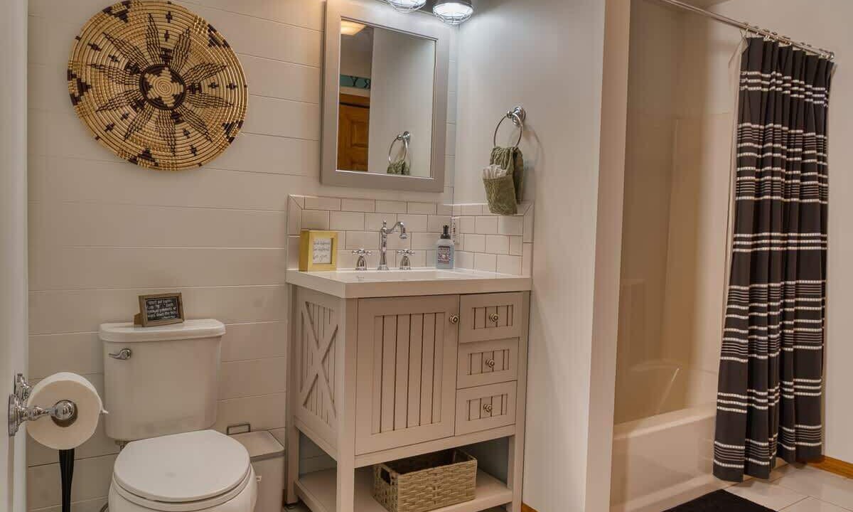 Photo of Bathroom in Coral