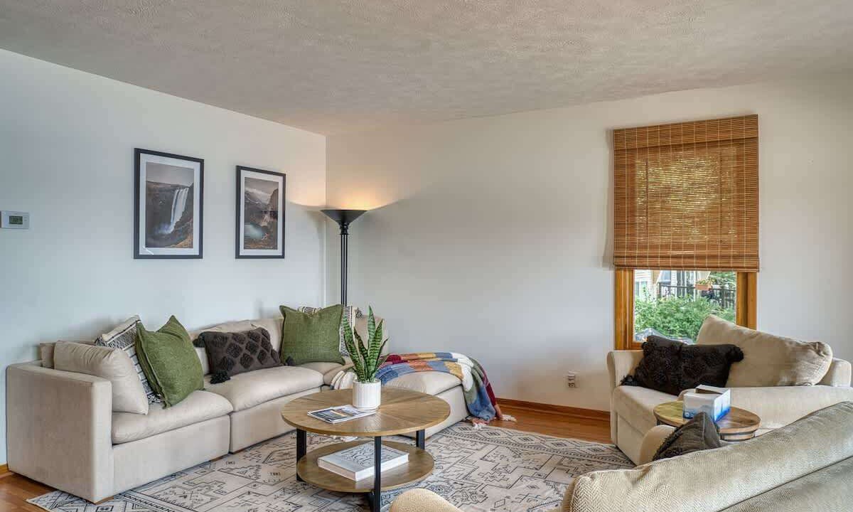 Photo of Livingroom in Coral