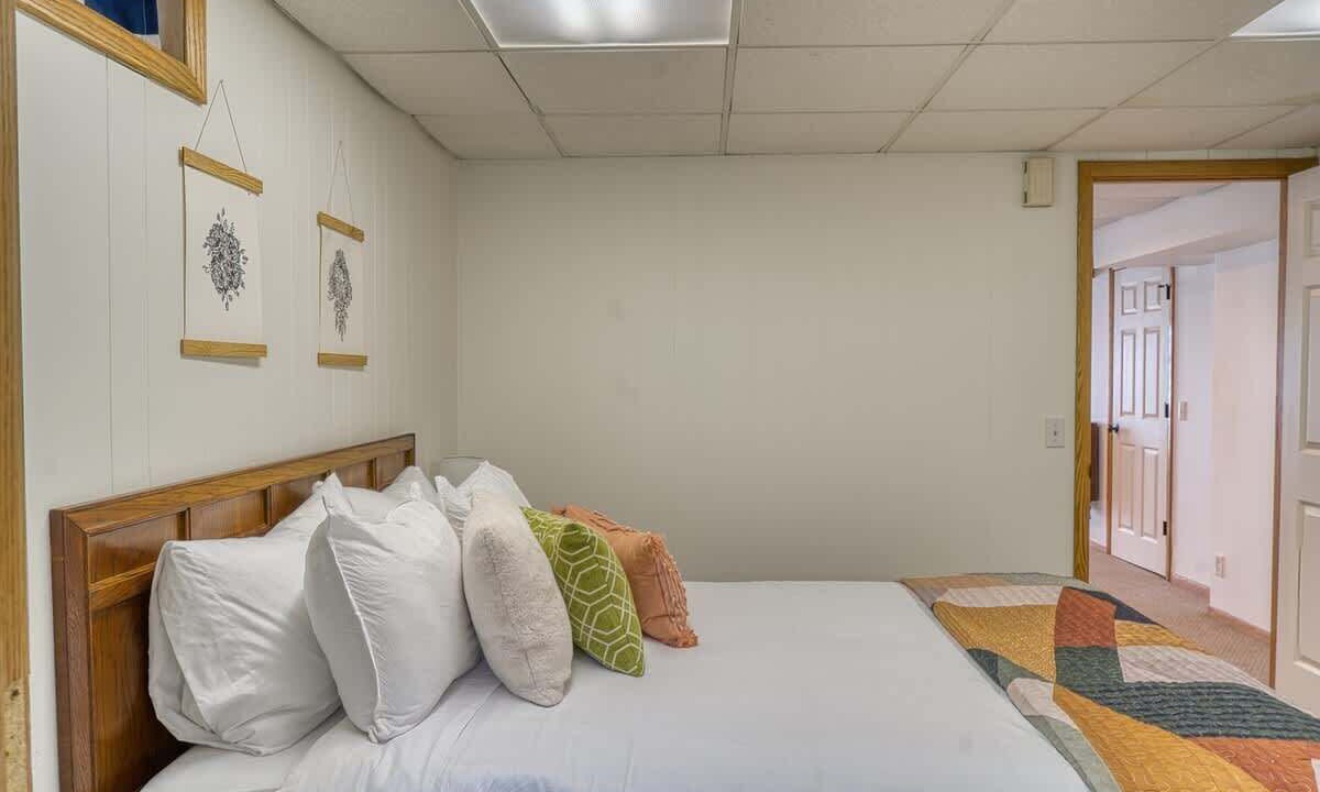 Photo of Bedroom in Coral