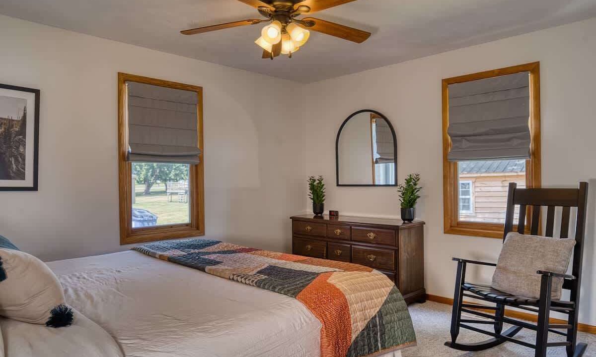 Photo of Bedroom in Coral