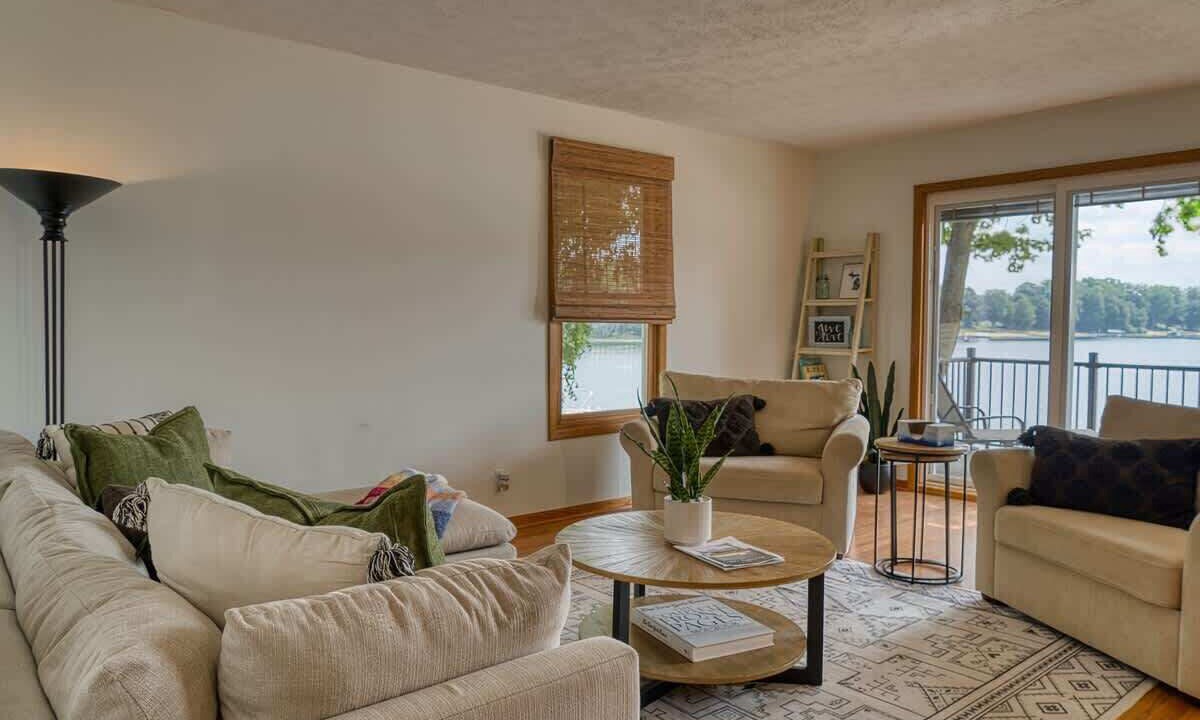 Photo of Livingroom in Coral
