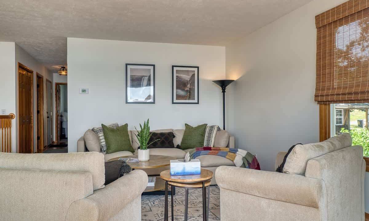 Photo of Livingroom in Coral