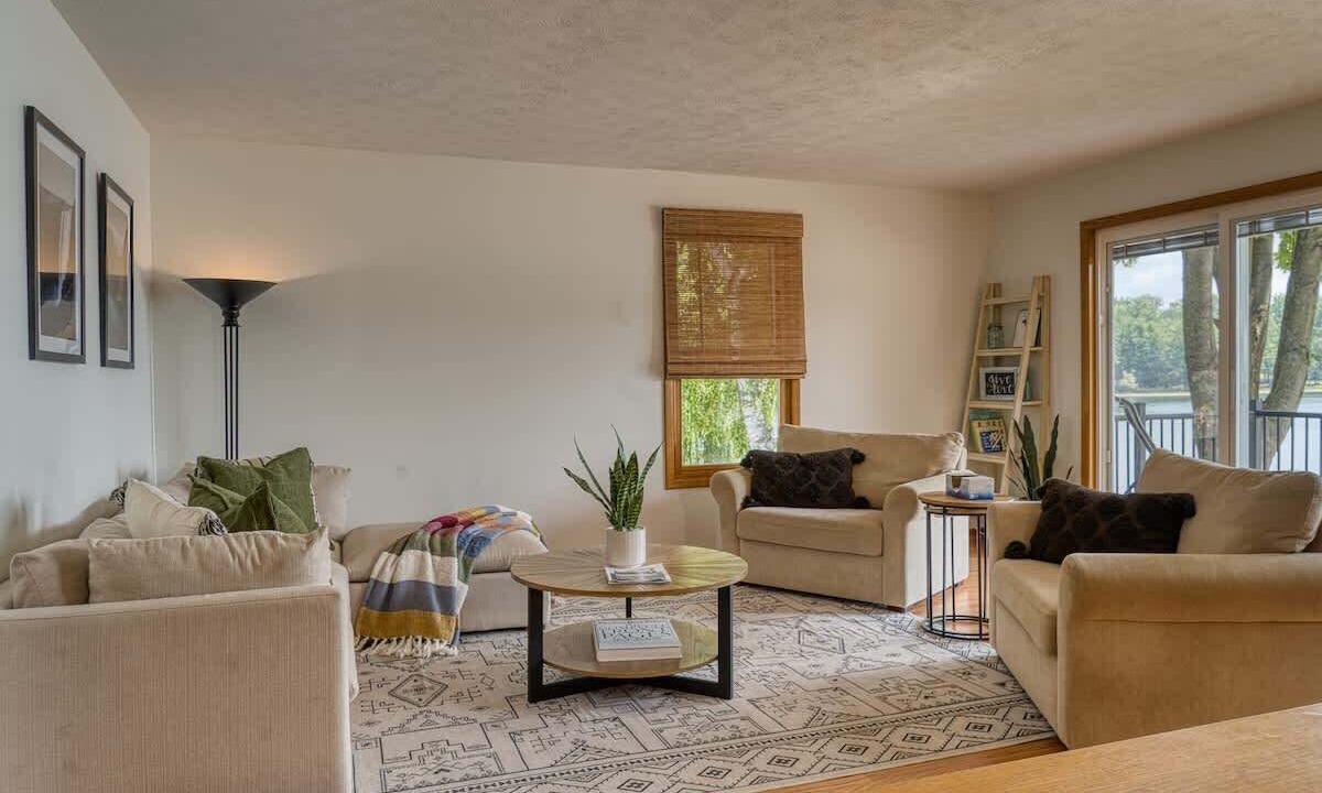 Photo of Livingroom in Coral