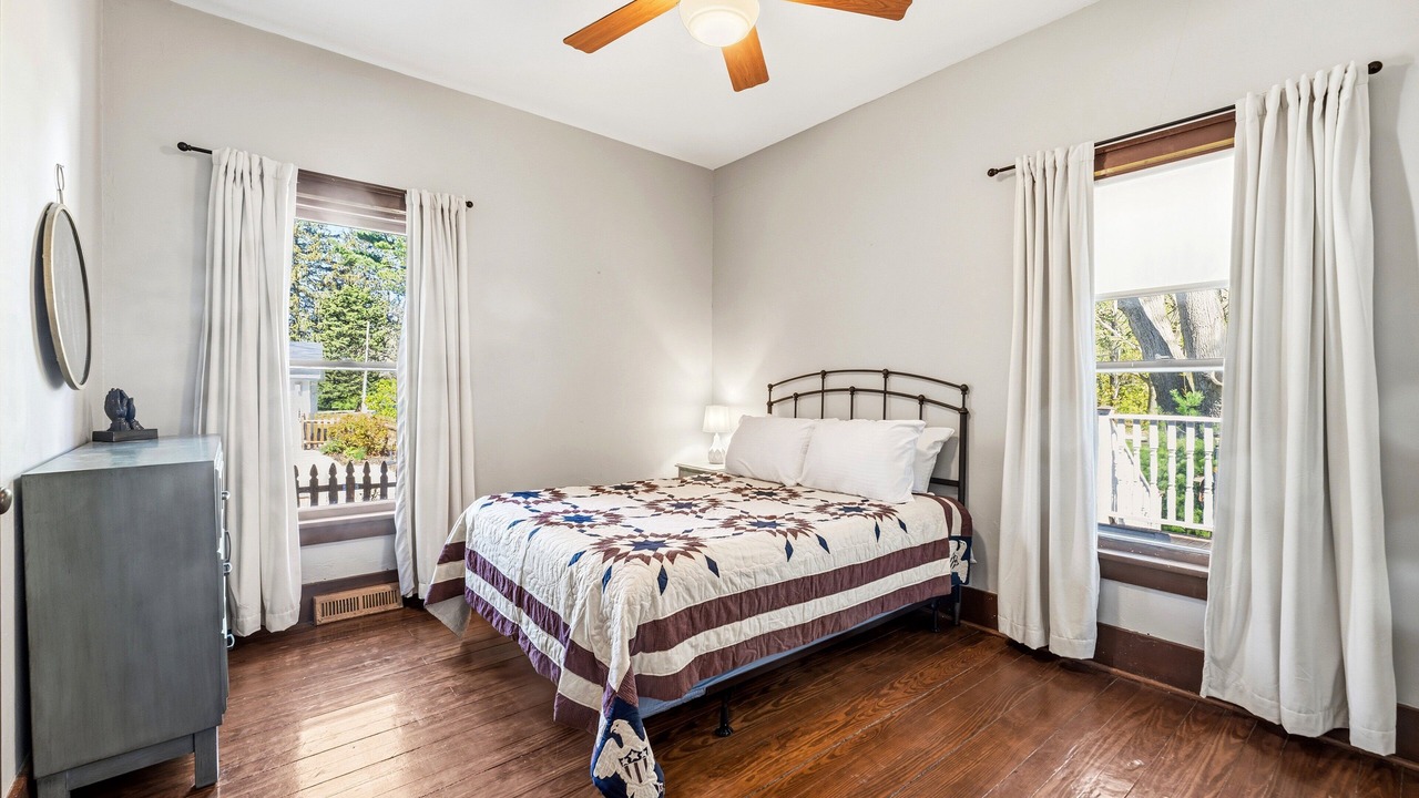 Photo of Bedroom in South Haven