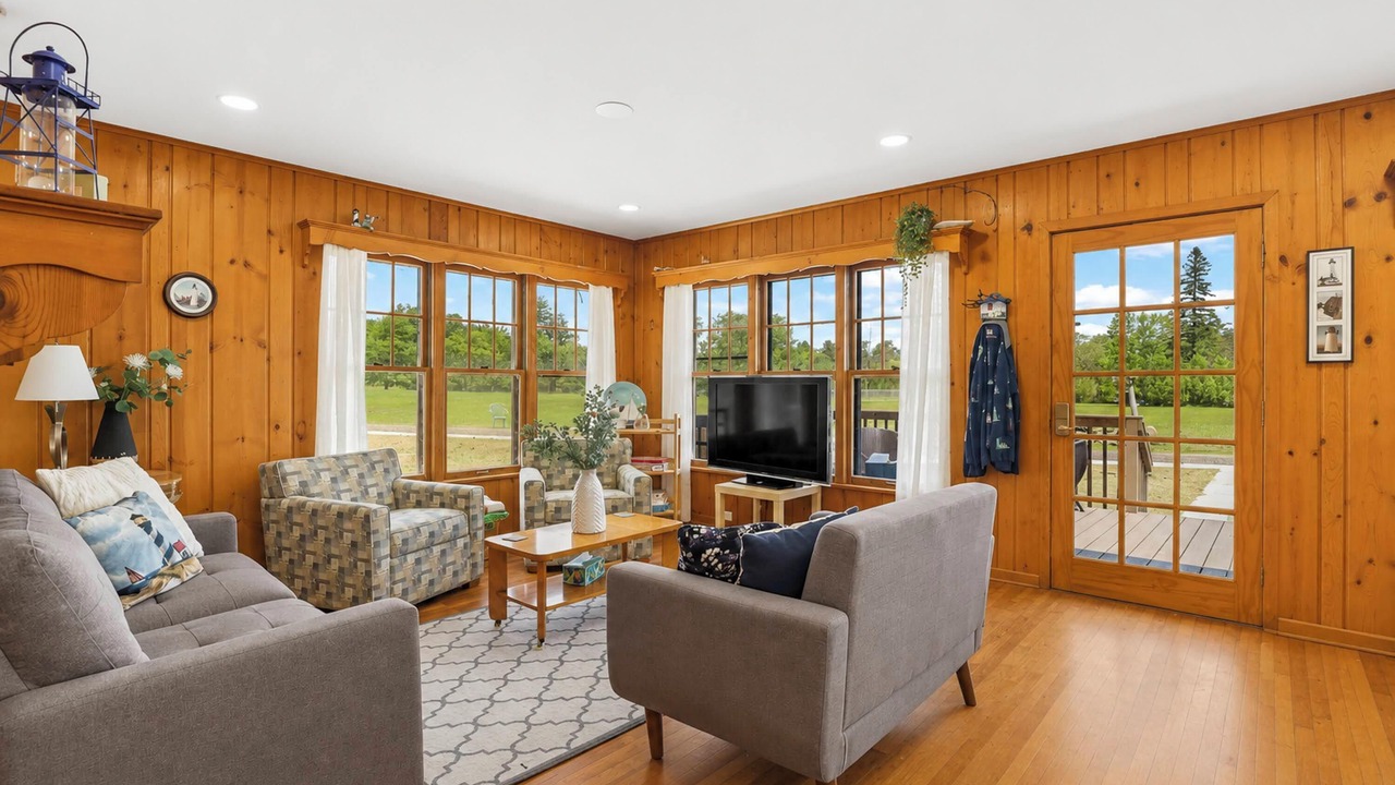 Photo of Livingroom in Lexington