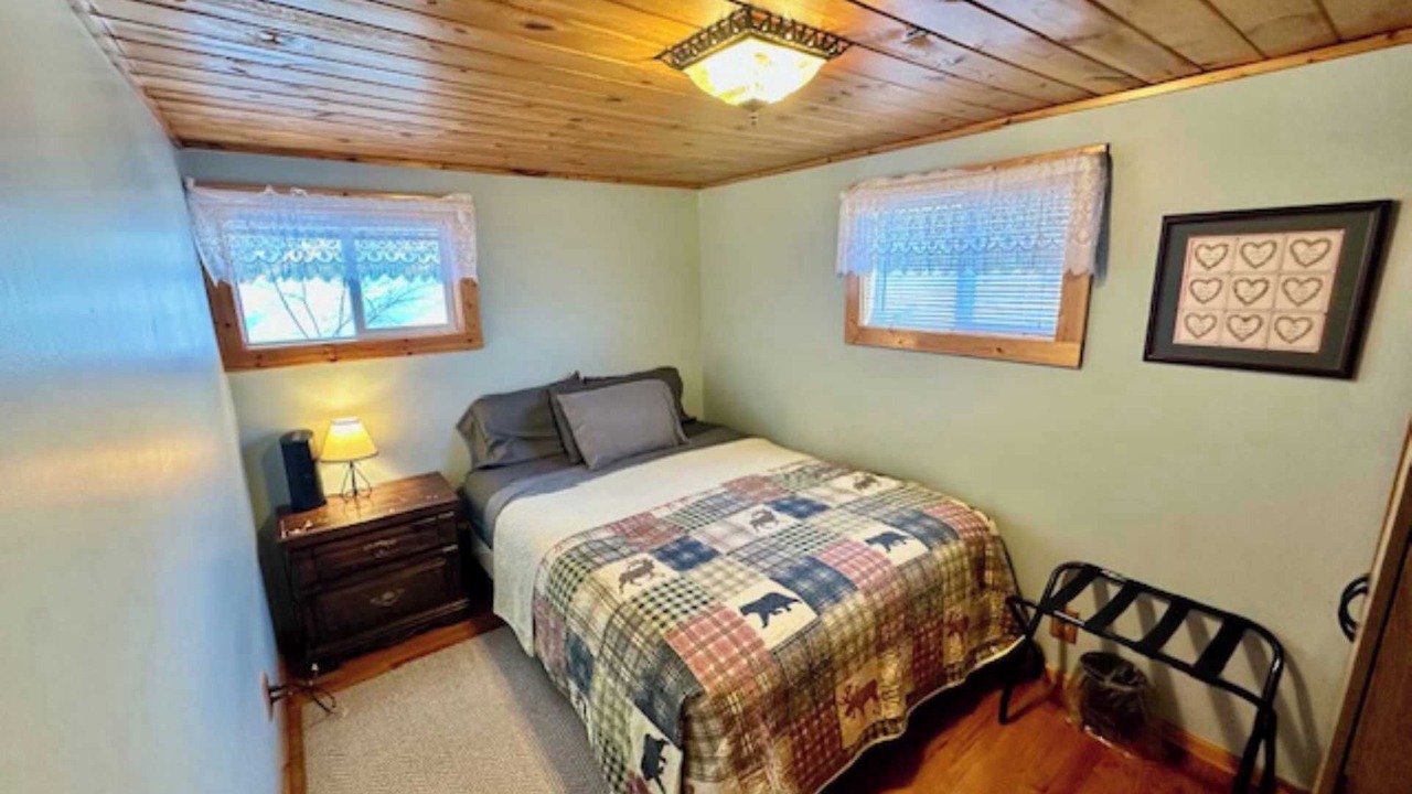 Photo of Bedroom in Munising
