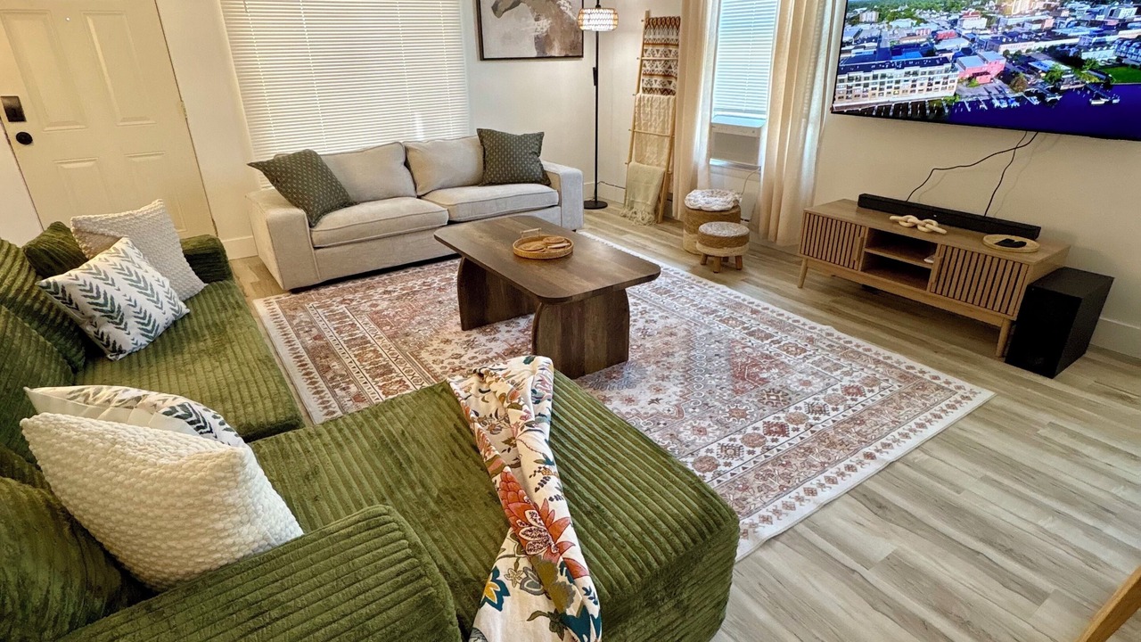 Photo of Livingroom in Bay City