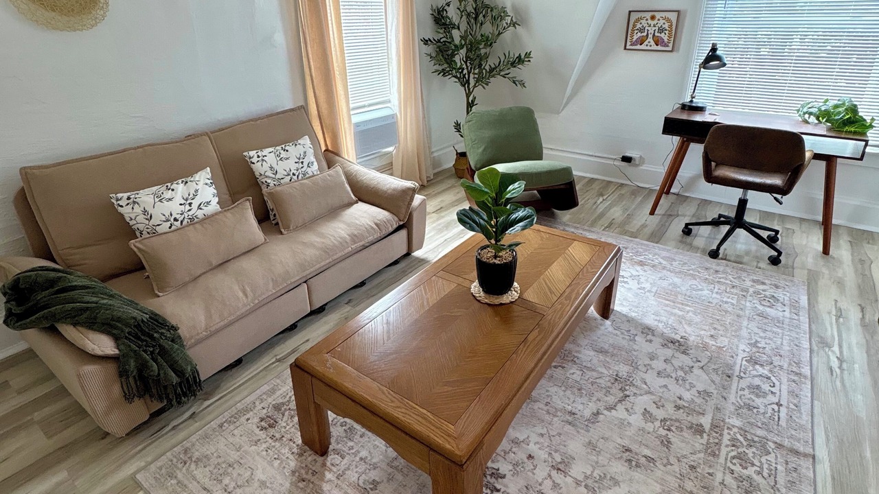 Photo of Livingroom in Bay City