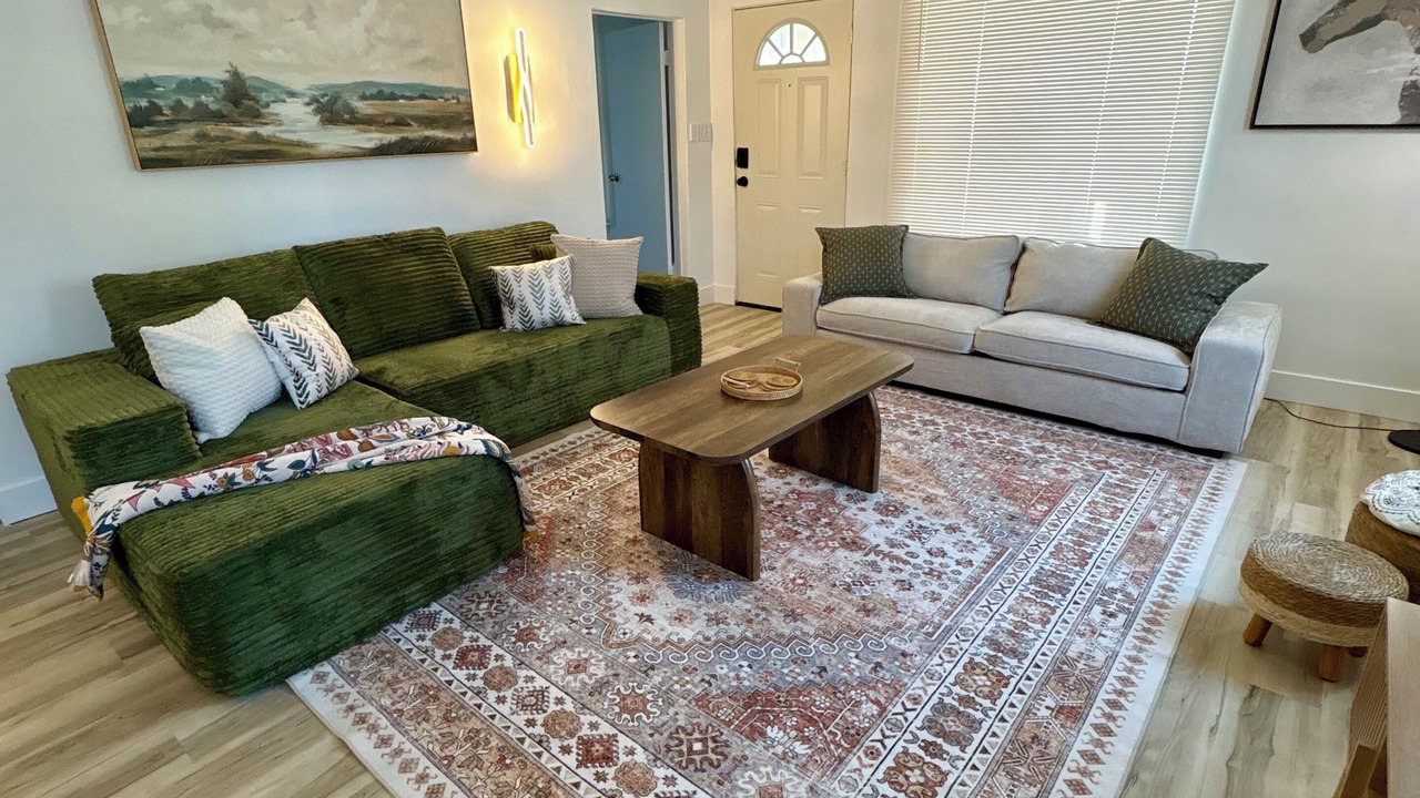 Photo of Livingroom in Bay City