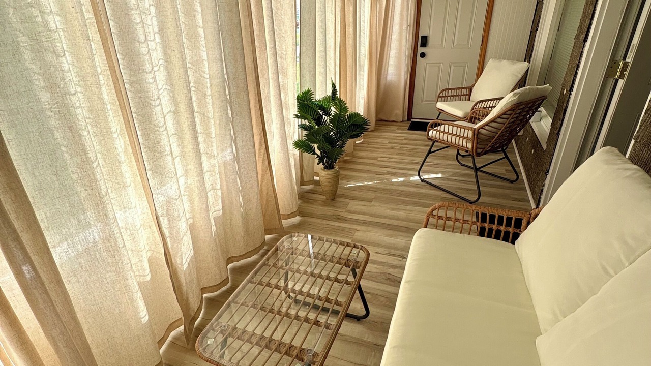 Photo of Livingroom in Bay City