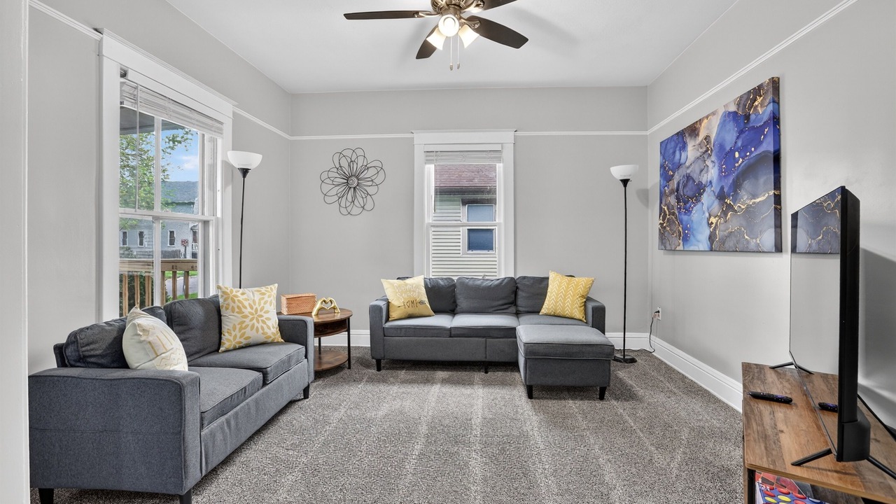 Photo of Livingroom in Bay City