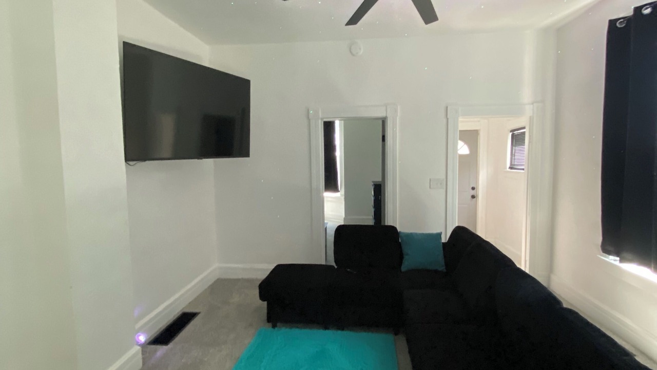 Photo of Livingroom in Downtown Toledo