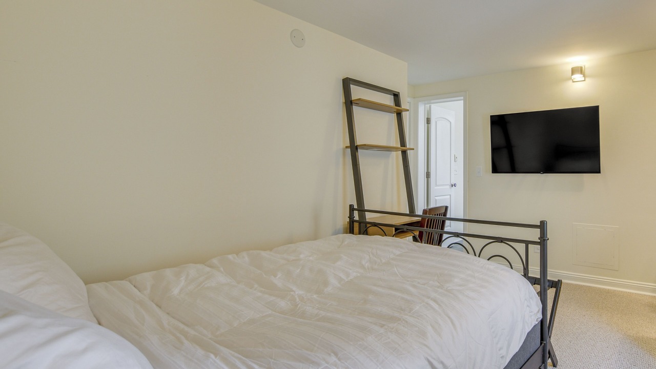 Photo of Bedroom in Oakland