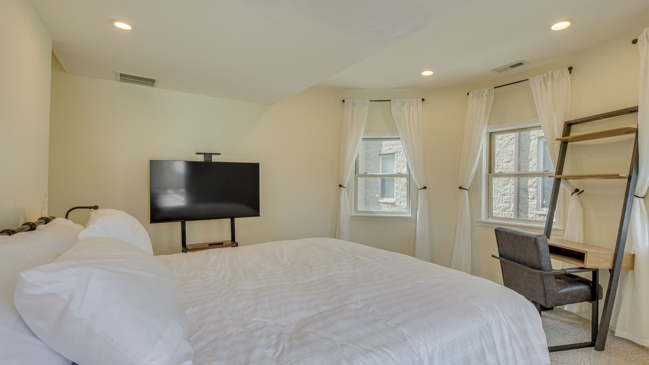 Photo of Bedroom in Oakland