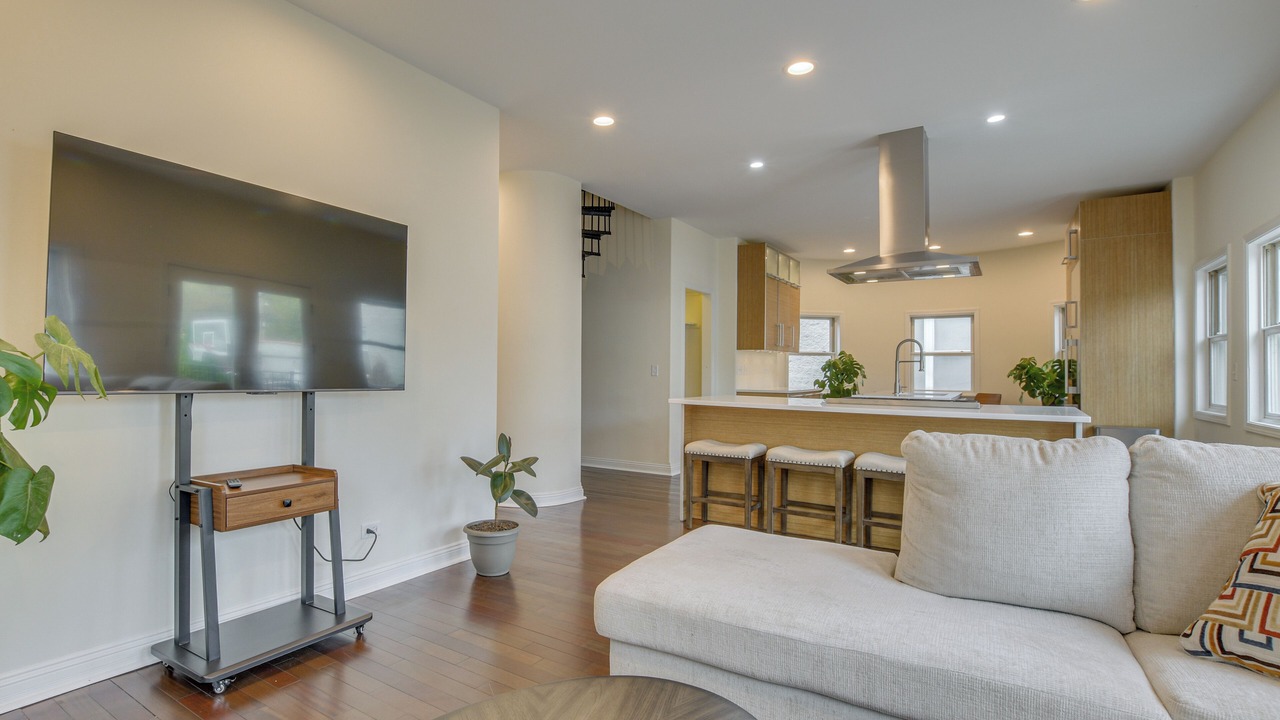 Photo of Livingroom in Oakland