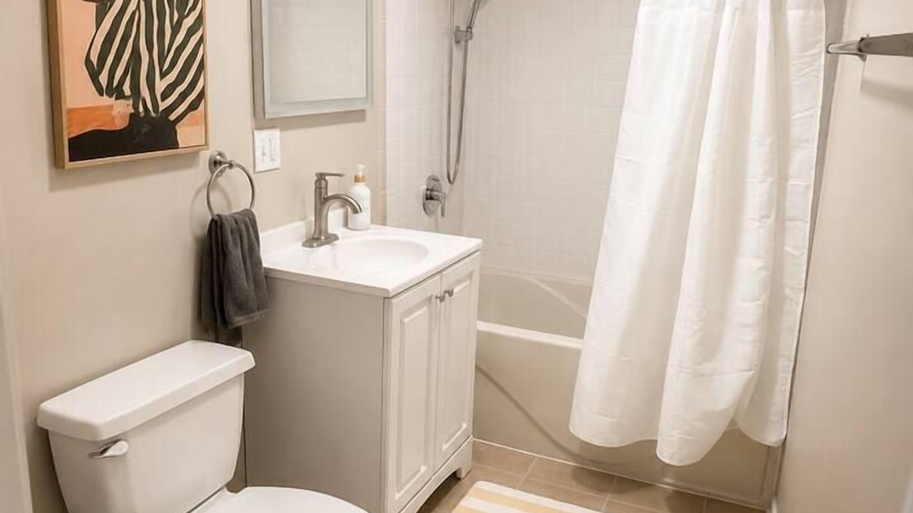 Photo of Bathroom in Lake Meadows