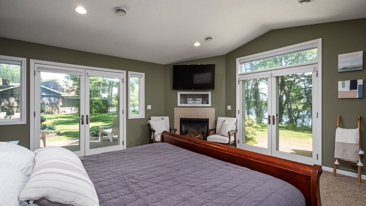 Photo of Livingroom in Norton Shores