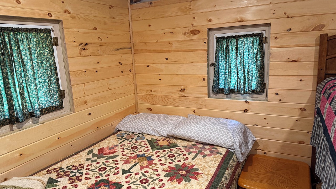 Photo of Bedroom in Crystal Falls