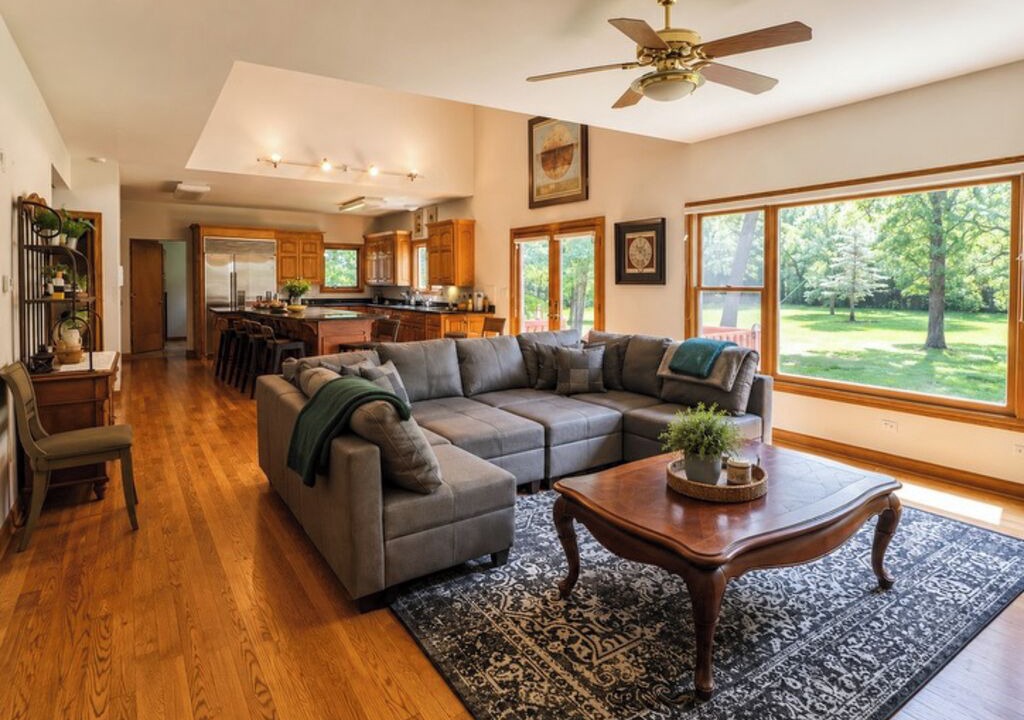 Photo of Livingroom in Solon Mills