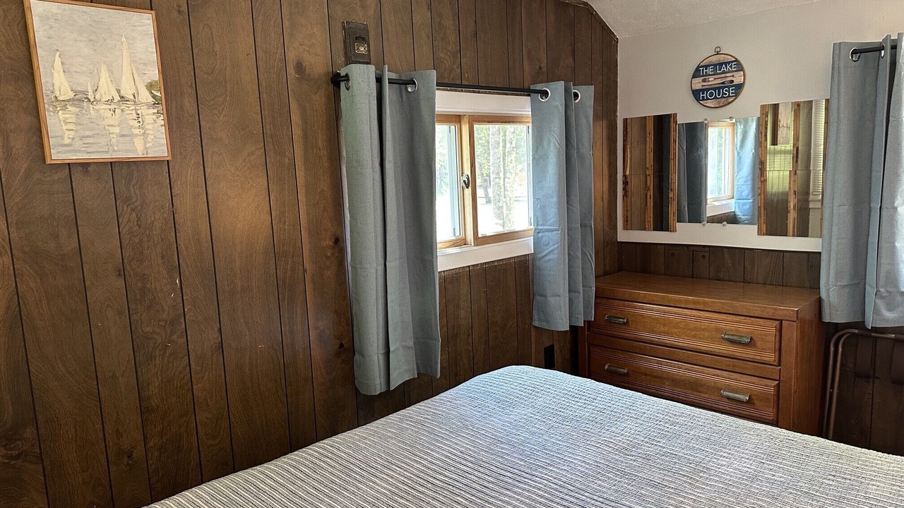 Photo of Bedroom in Ontonagon