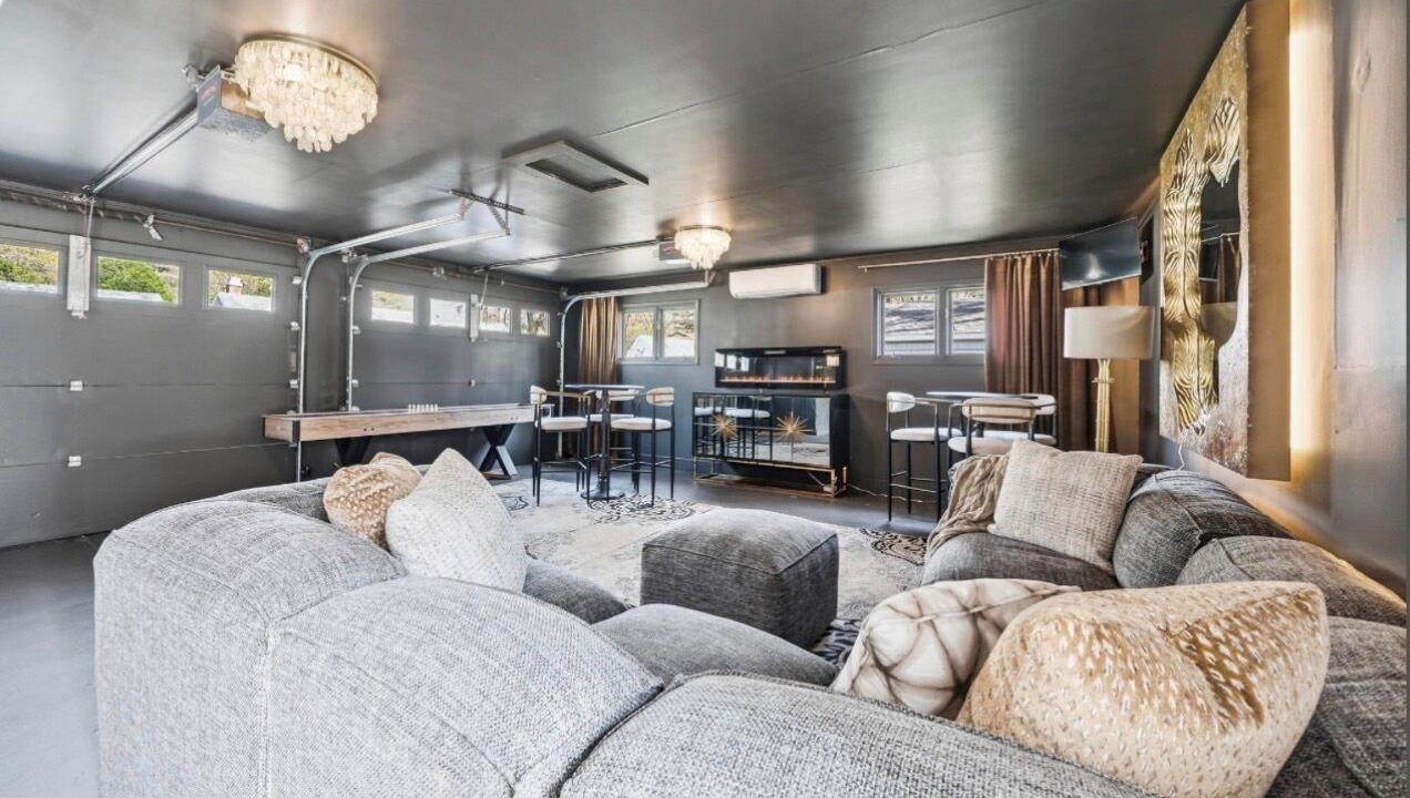 Photo of Livingroom in Grand Beach