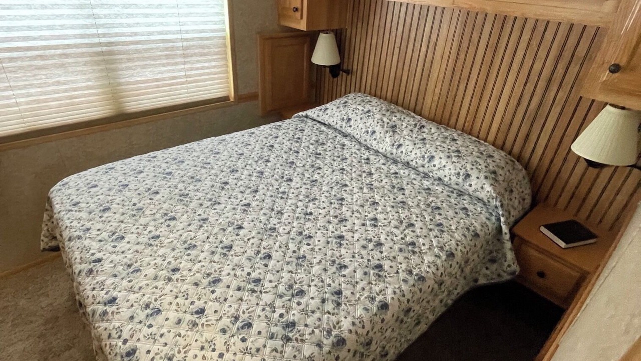 Photo of Bedroom in Six Lakes