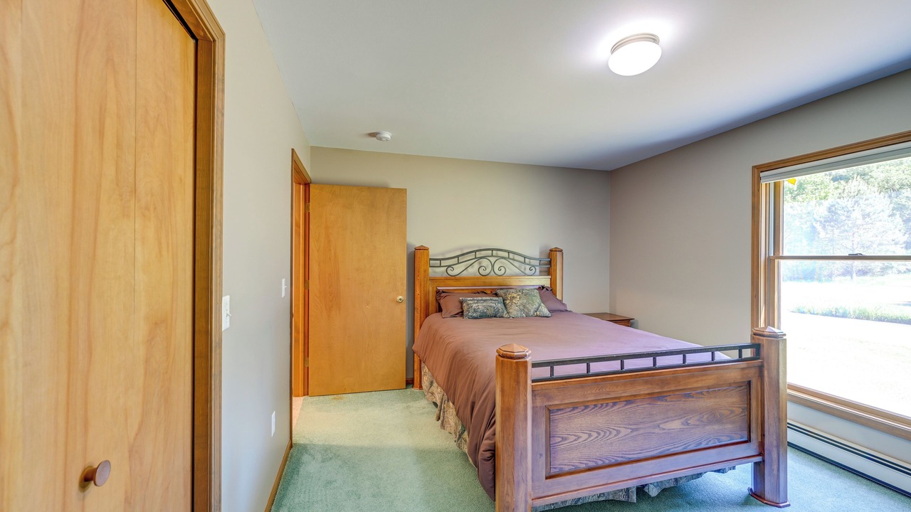 Photo of Bedroom in Applegate