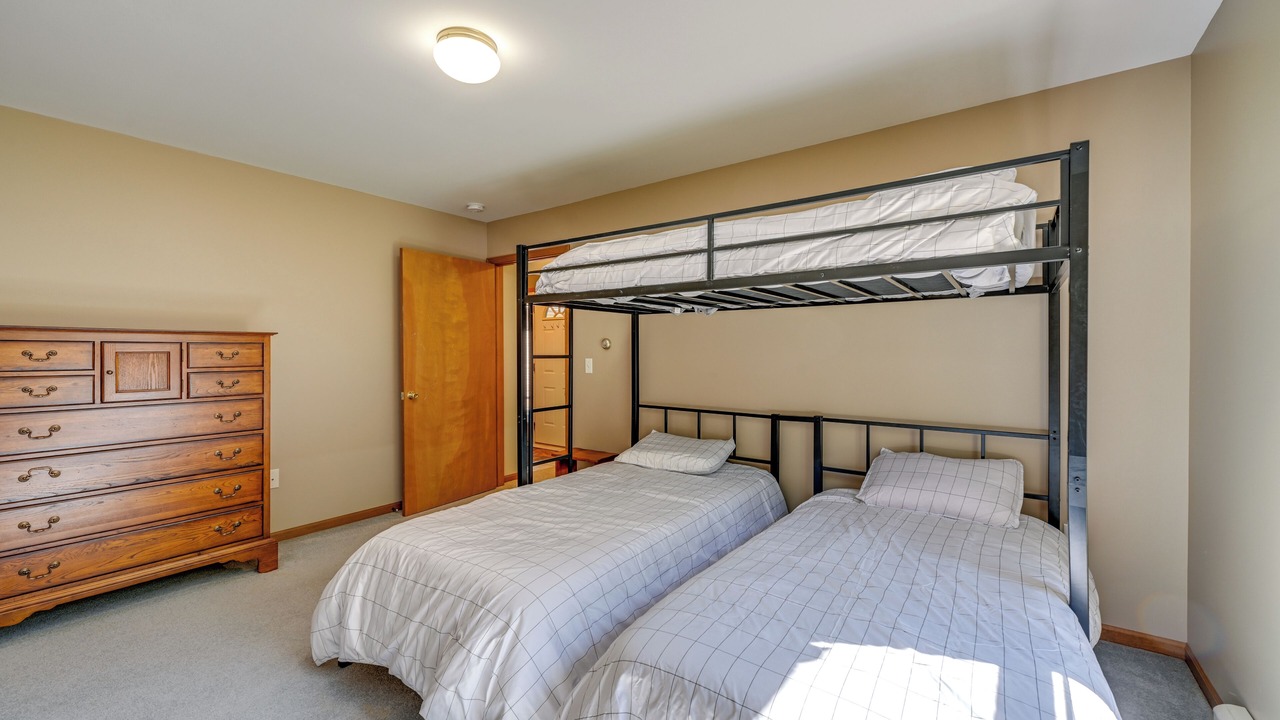 Photo of Bedroom in Applegate