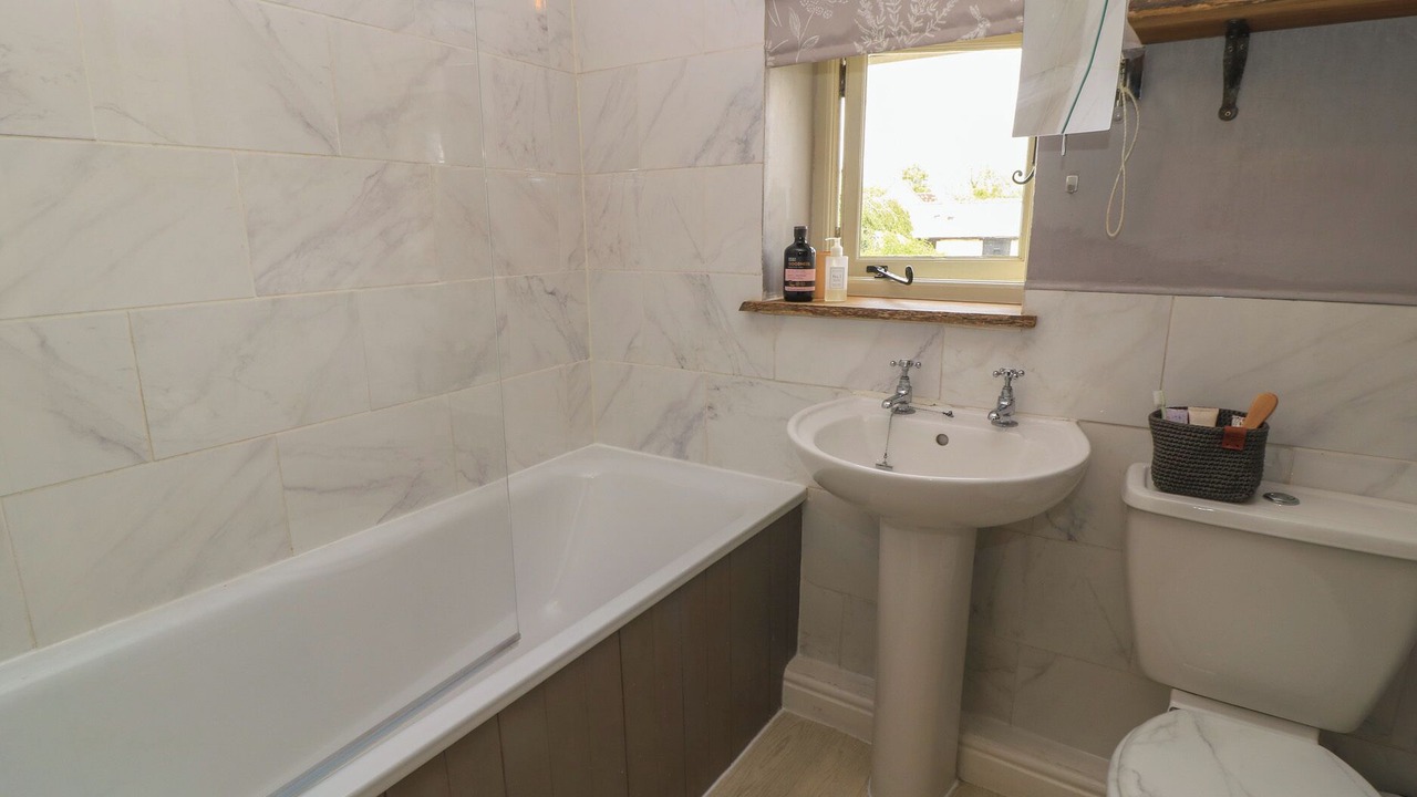 Photo of Bathroom in Lechlade