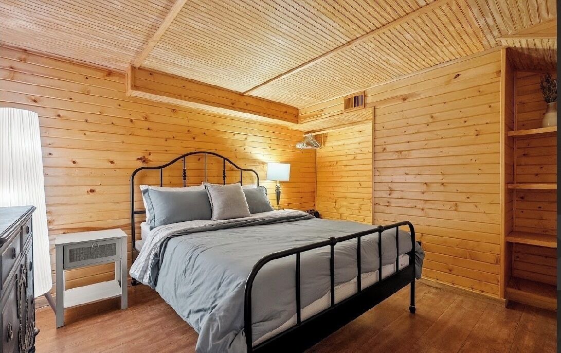 Photo of Bedroom in Jones