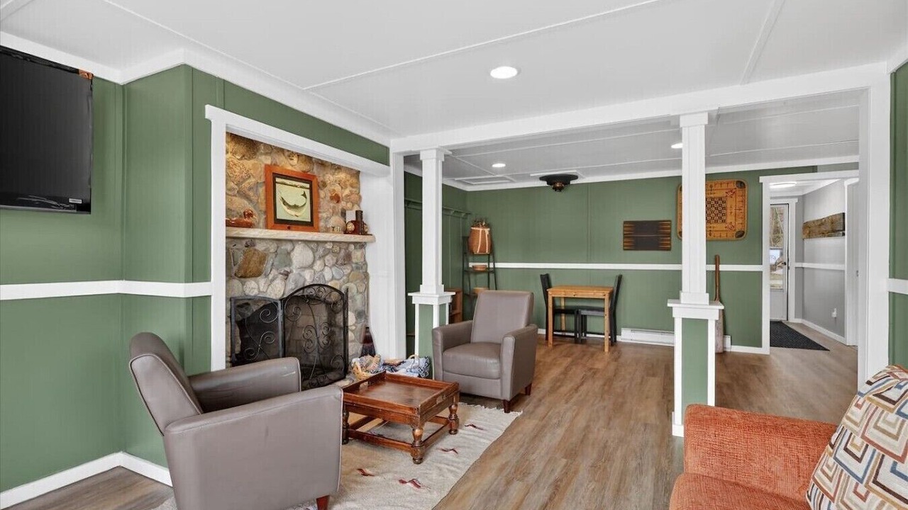 Photo of Livingroom in Six Lakes