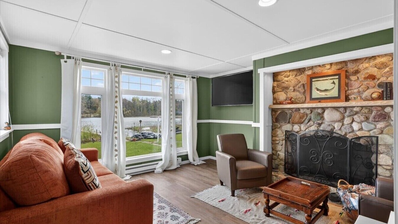 Photo of Livingroom in Six Lakes