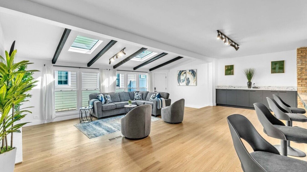 Photo of Livingroom in Elmhurst