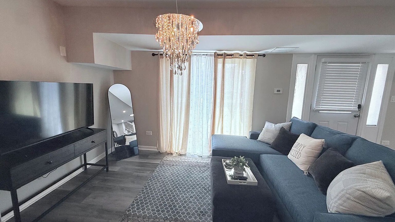 Photo of Livingroom in Franklin Park
