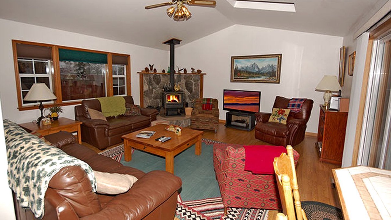 Photo of Livingroom in Montgomery Estates