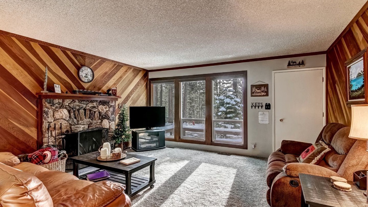 Photo of Livingroom in Montgomery Estates