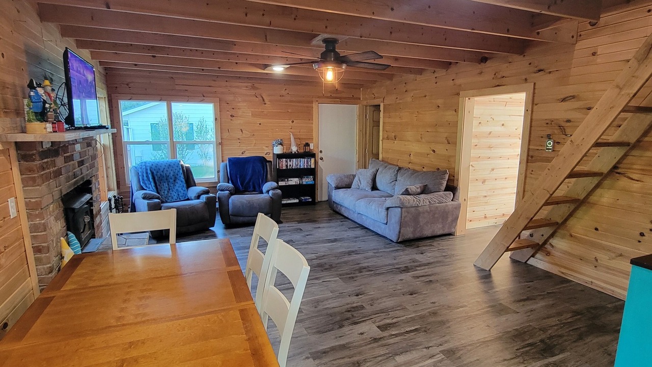 Photo of Livingroom in Deep River Township