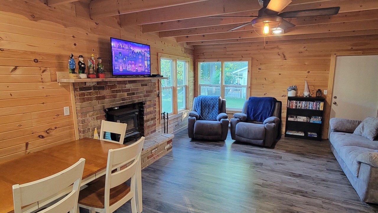 Photo of Livingroom in Deep River Township